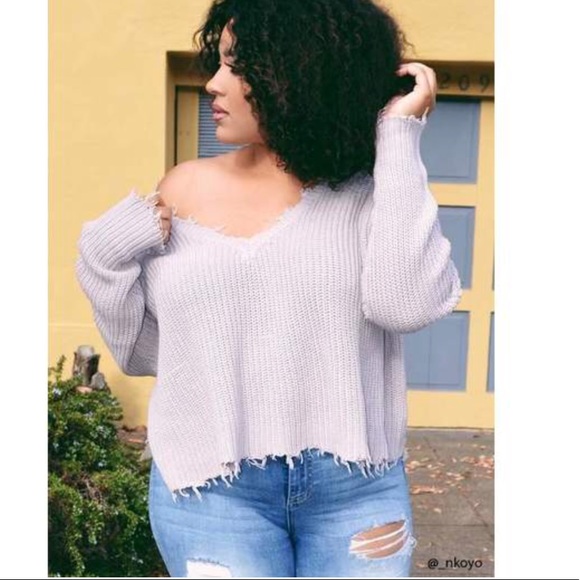 Forever 21 Sweaters - FOREVER 21 Grey Frayed Crop Sweater